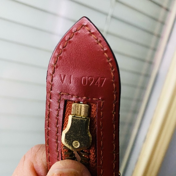 LOUIS VUITTON BROWN EPI ZIP TOTE - Picture 4 of 12